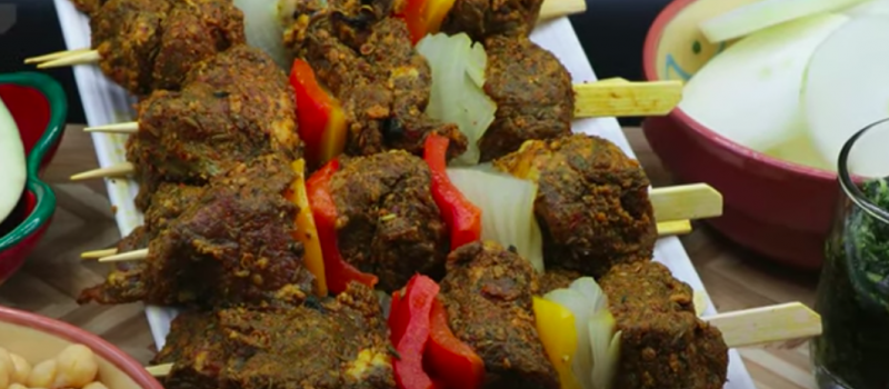 Brochettes d'agneau à l'orientale, aubergines grillées comme une moussaka 1ère partie