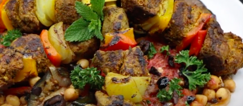 Brochettes d'agneau à l'orientale, aubergines grillées comme une moussaka, partie 2