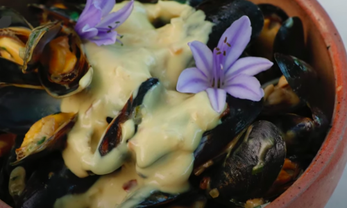 Moules à la plancha, gros plan Nantais et crème au vadouvan