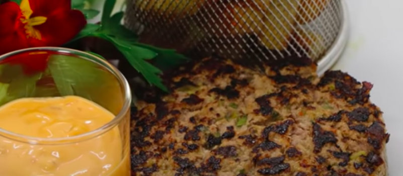 Le steak tartare au couteau, cru ou cuit